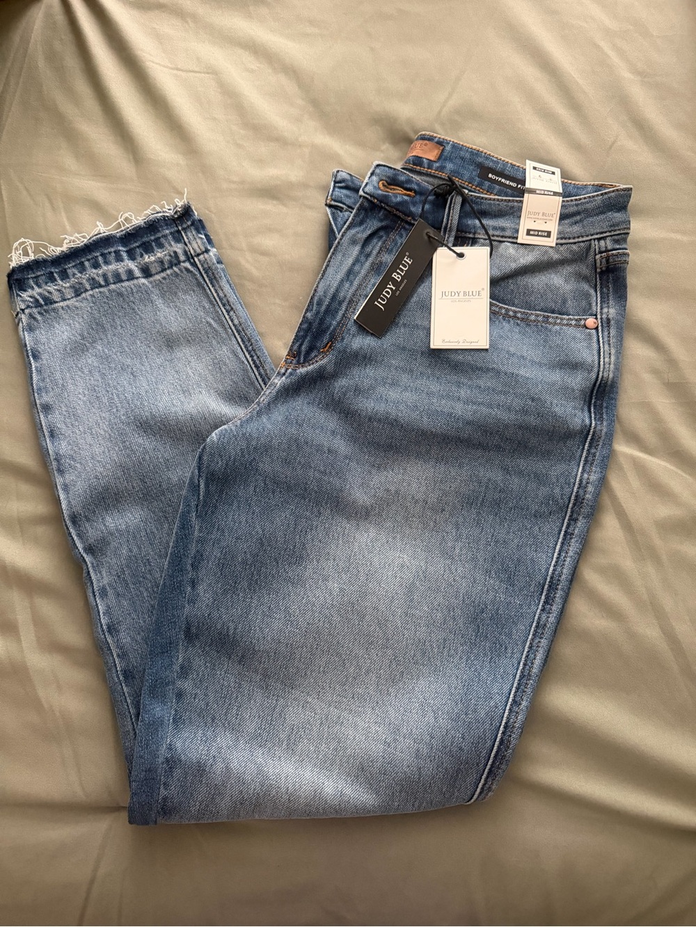 NWT Judy Blue Jeans 11/30 frayed hem
